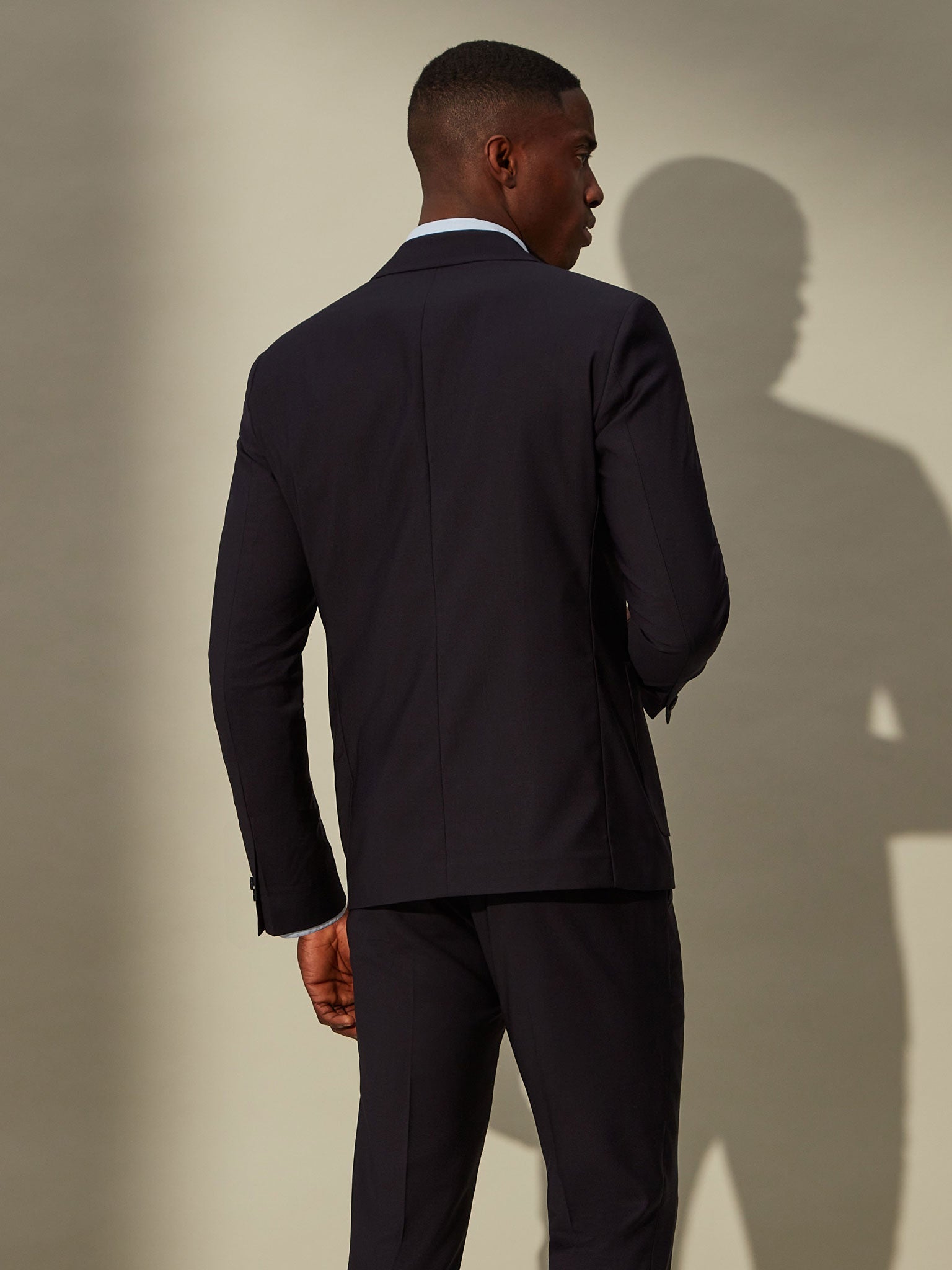 Wool blazer with professional design and flap pockets