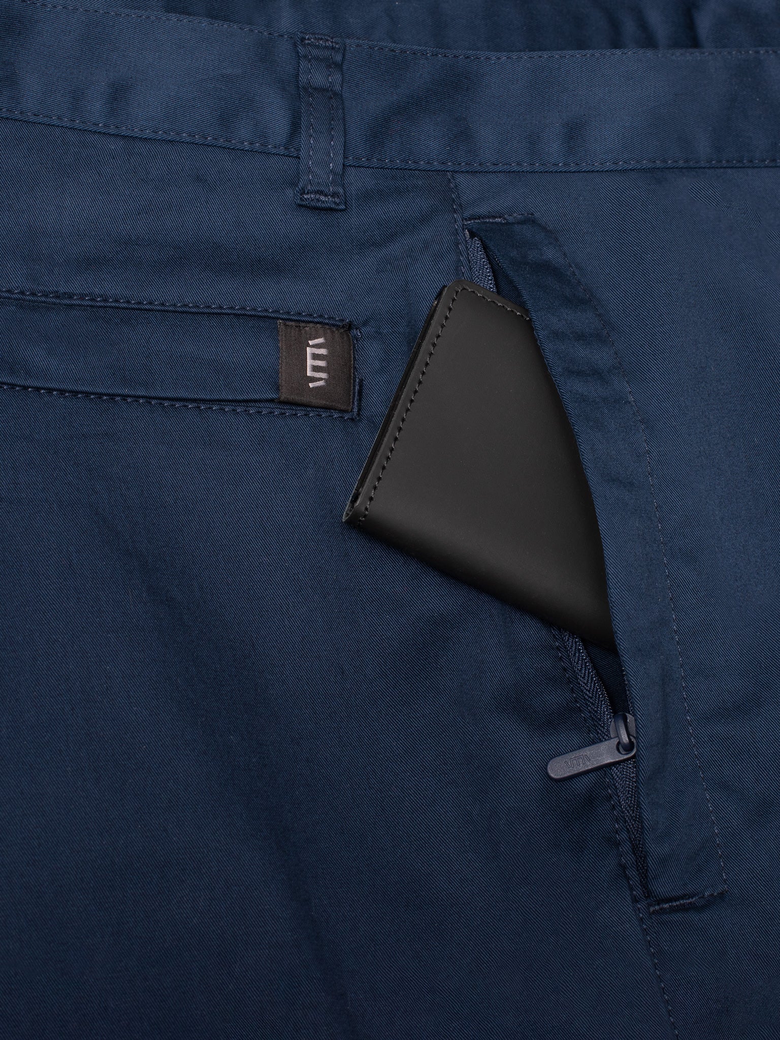 Travel-friendly men's trousers
