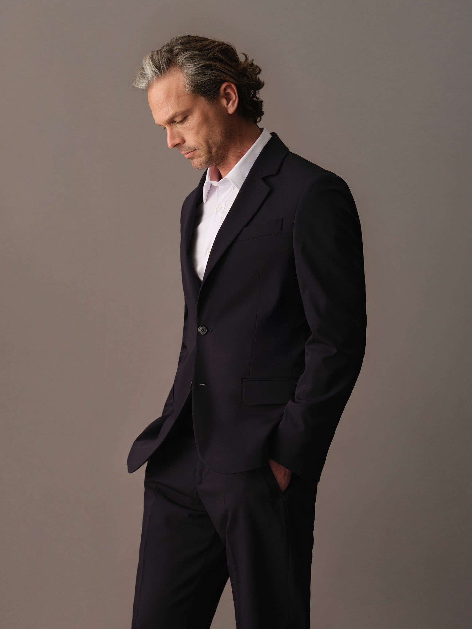 Woolen blazer for men in Nordic Blue shown in a refined studio look