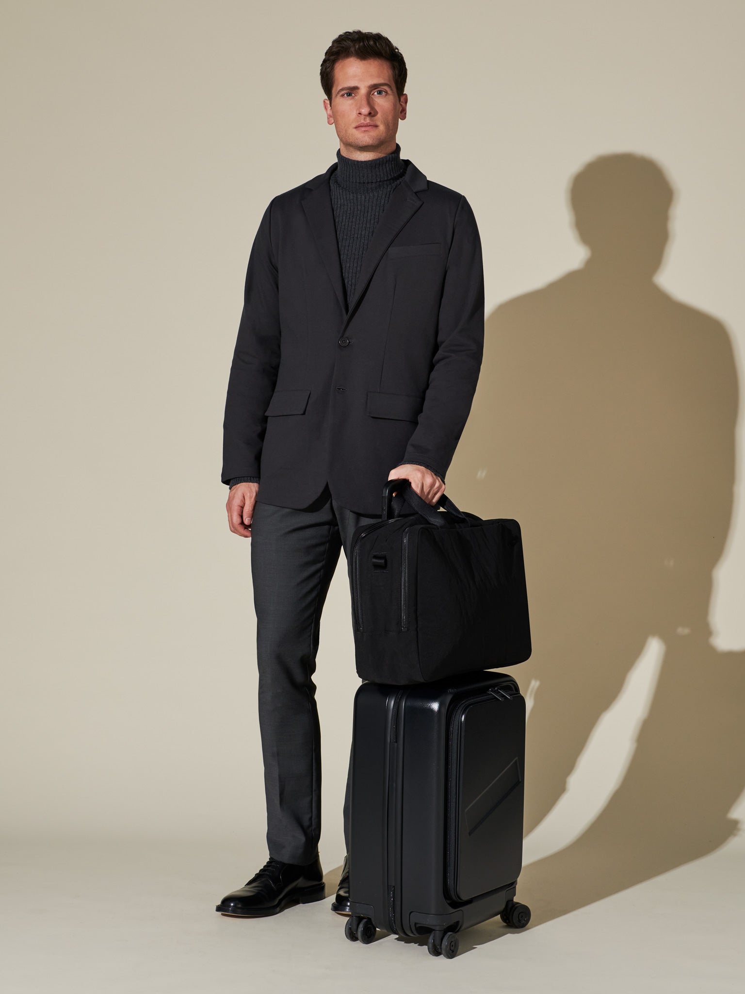Stylish men's travel blazer in black