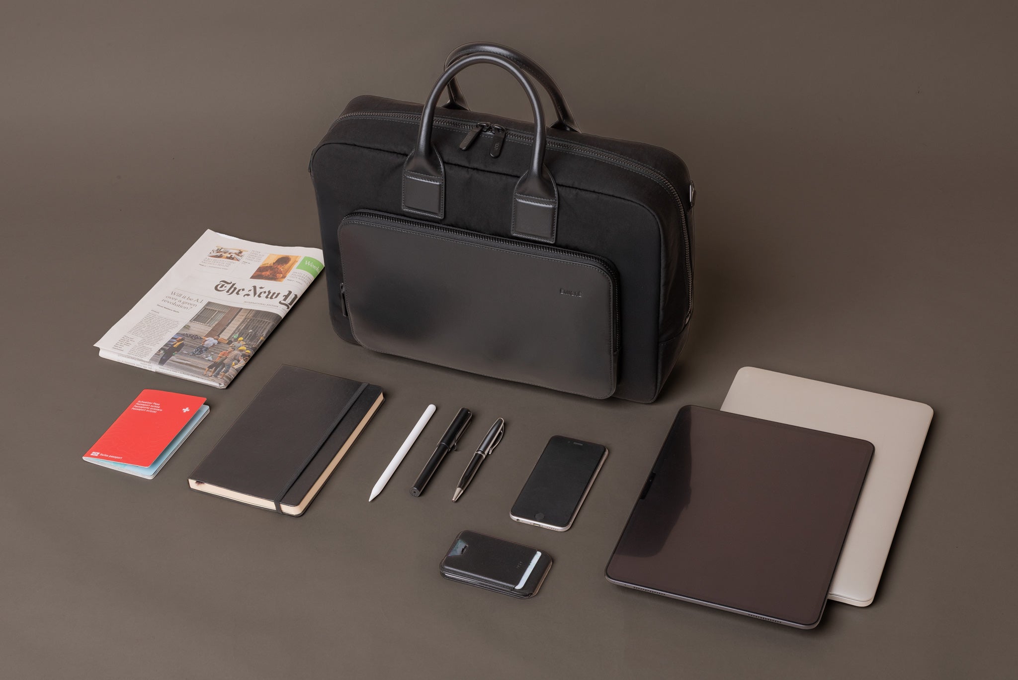 Briefcase for men with functional compartments, minimalist design and travel-ready structure