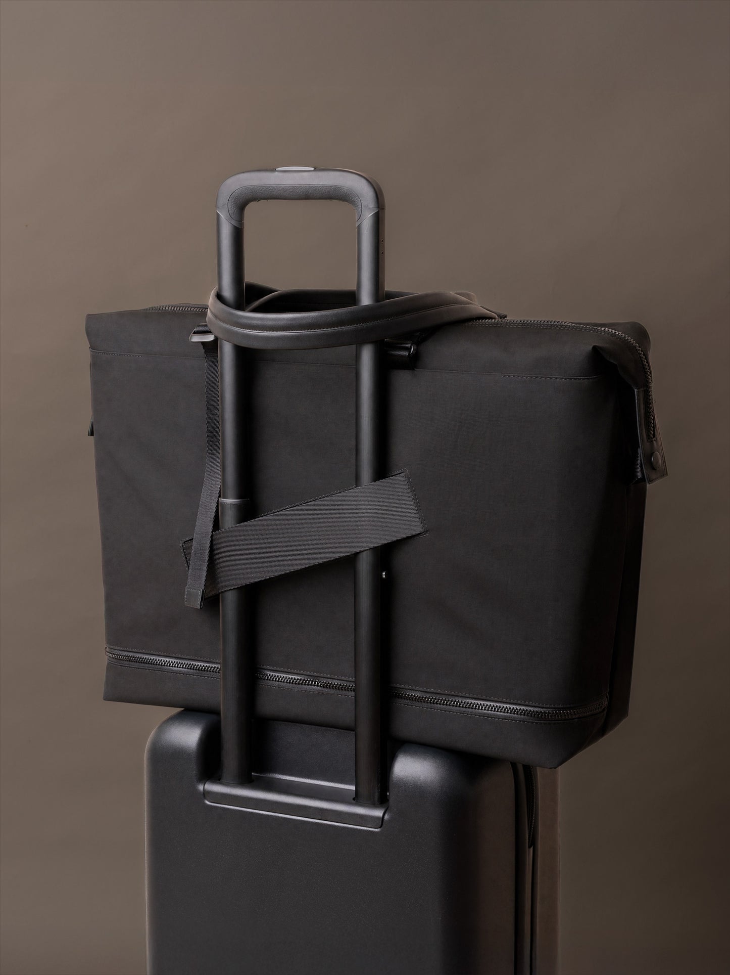 Convertible tote with optional backpack straps for work and travel
