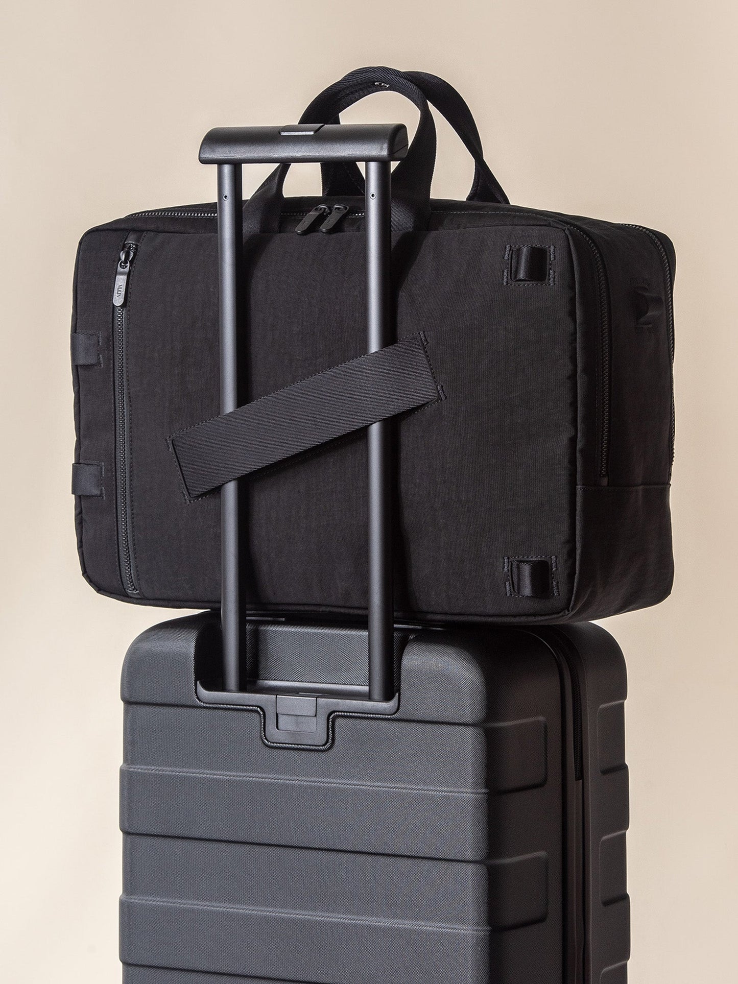 Lightweight and stylish mens travel bag, ideal for air travel