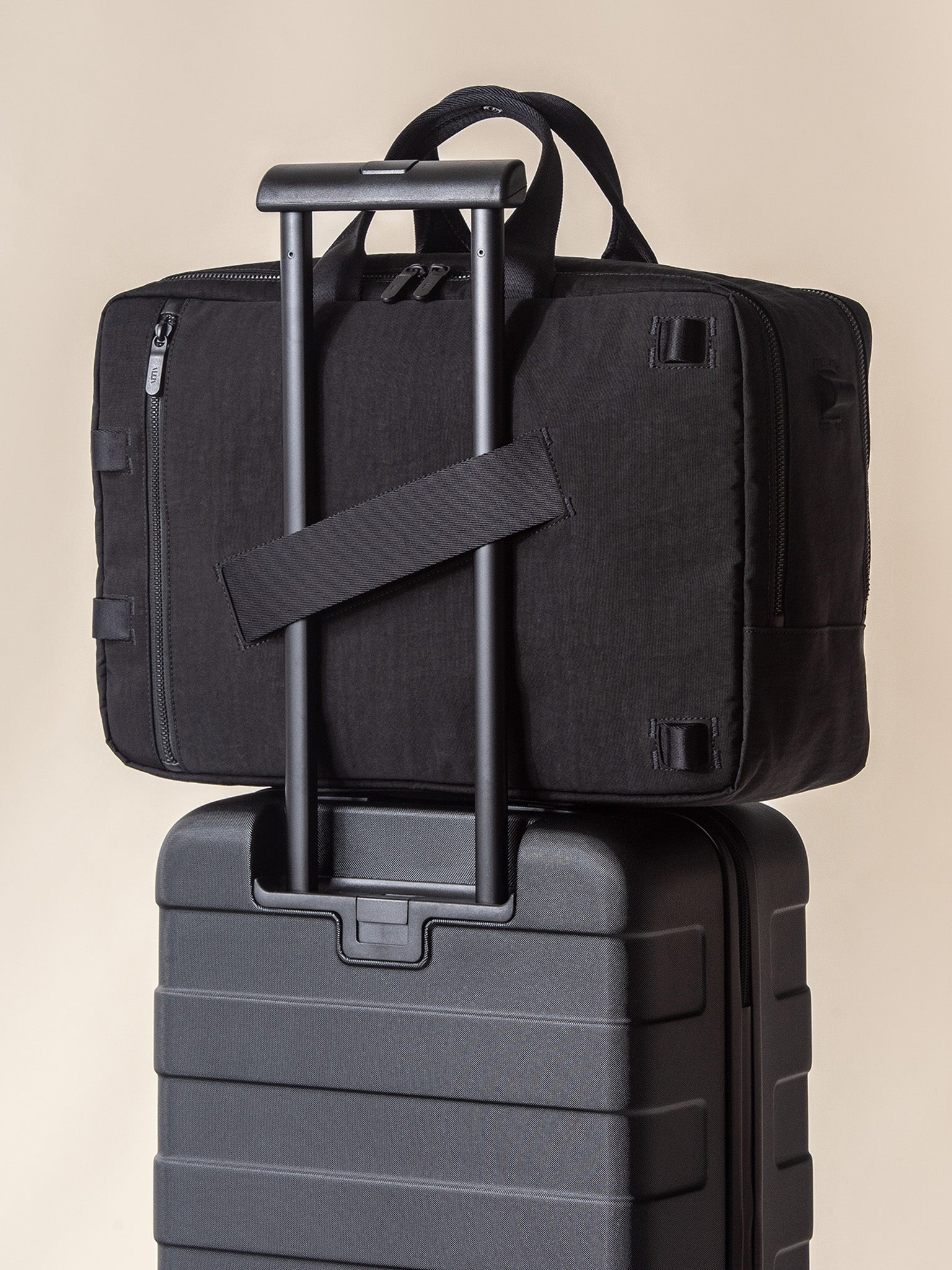 Lightweight and stylish mens travel bag, ideal for air travel