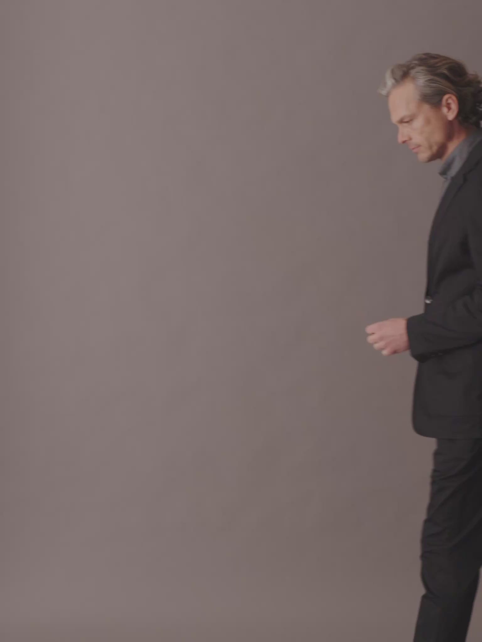 Video showcasing Émigré The Cotton Studio Blazer for men