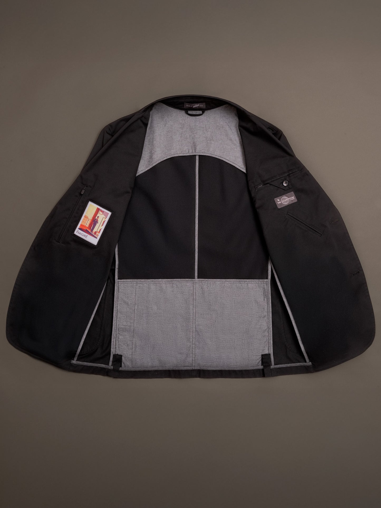 Inside view of the men’s cotton blazer showing half-lined construction and storage pockets