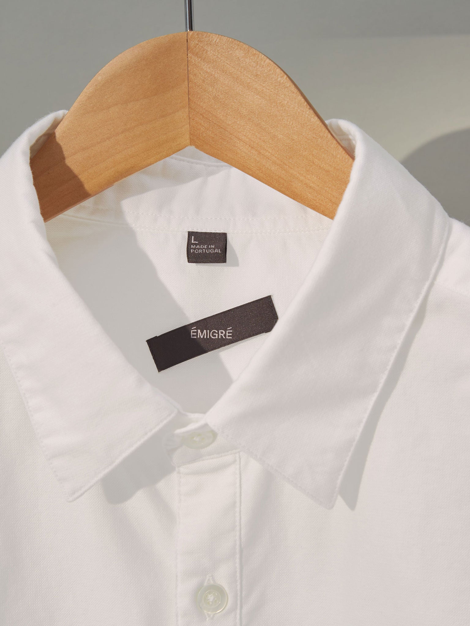 Traditional oxford shirt for men with long sleeves and adjustable cuffs